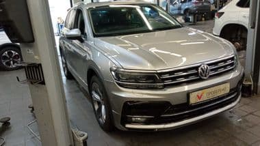 Volkswagen Tiguan 2020 года, 68 079 км - вид 2