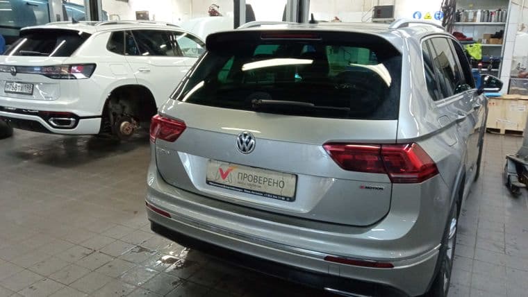 Volkswagen Tiguan, 2020 - вид 2