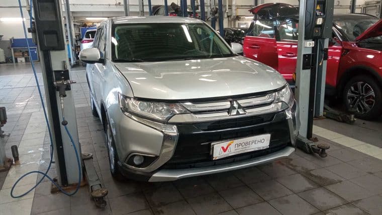 Mitsubishi Outlander, 2018 - вид 2