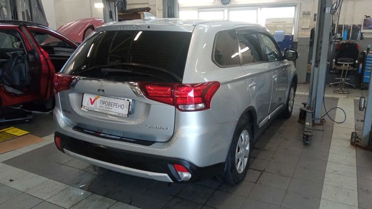 Mitsubishi Outlander, 2018 - вид 3