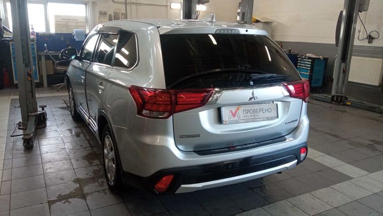 Mitsubishi Outlander, 2018 - вид 4