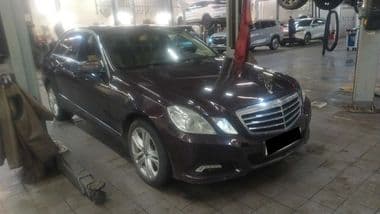 Mercedes-Benz E-класс 2010 года, 230 000 км - вид 2