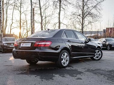 Mercedes-Benz E-класс 2010 года, 230 000 км - вид 2