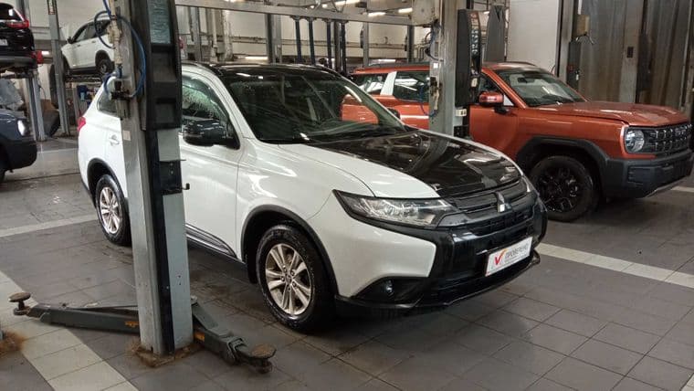 Mitsubishi Outlander 2016 года, 183 494 км | VIN 06776 - вид 2
