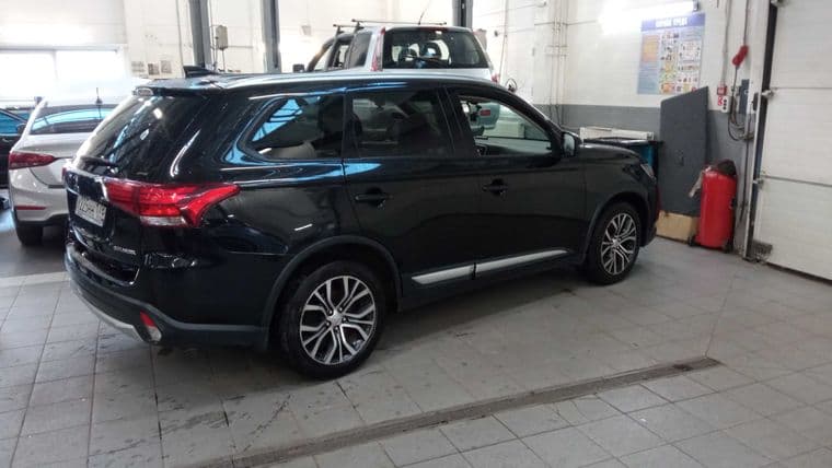 Mitsubishi Outlander, 2017 - вид 2