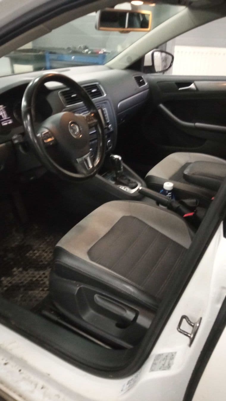 Volkswagen Jetta, 2012 - вид 4