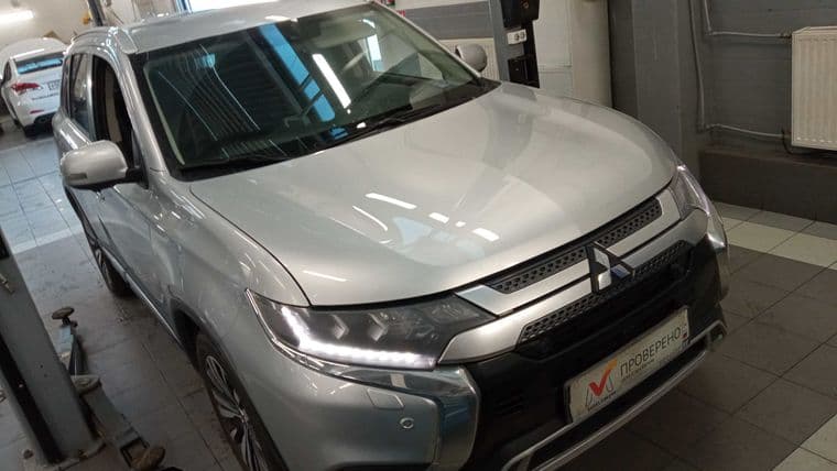 Mitsubishi Outlander, 2019 - вид 2