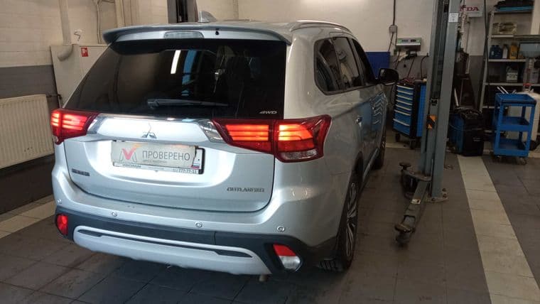 Mitsubishi Outlander, 2019 - вид 3