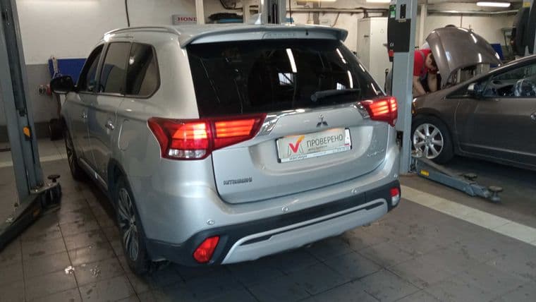 Mitsubishi Outlander, 2019 - вид 4