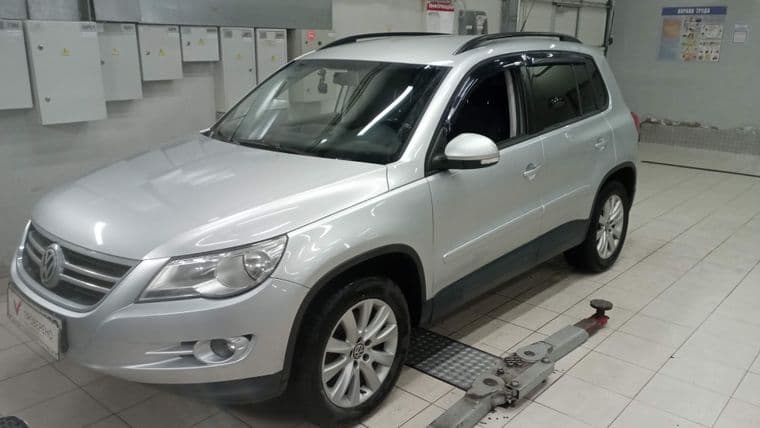 Volkswagen Tiguan 2010 года, 172 615 км - вид 1