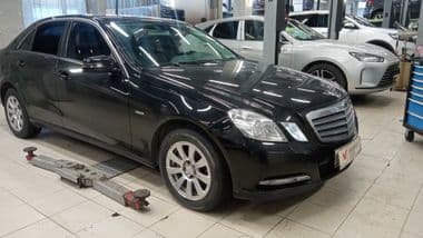 Mercedes-Benz E-класс 2011 года, 184 000 км - вид 2