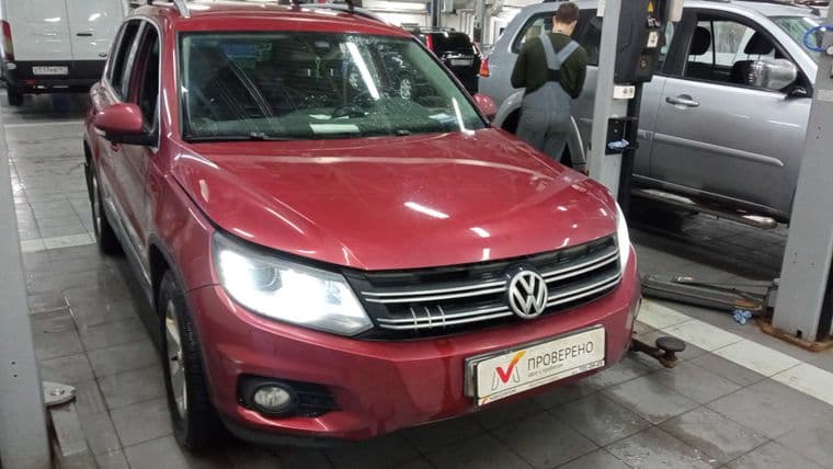 Volkswagen Tiguan, 2012 - вид 1