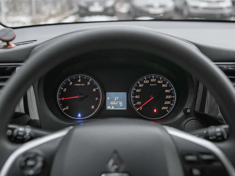 Mitsubishi Outlander, 2018 - вид 4