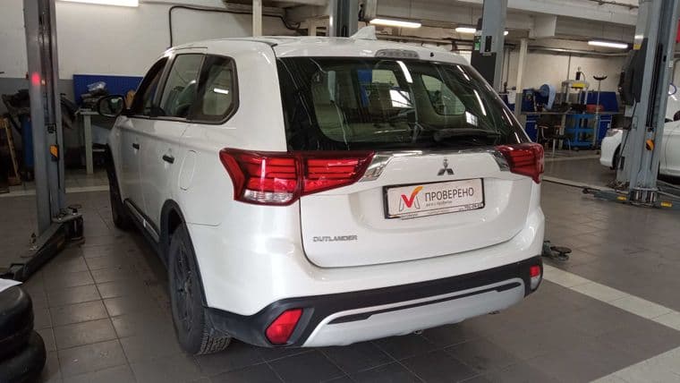 Mitsubishi Outlander, 2021 - вид 3