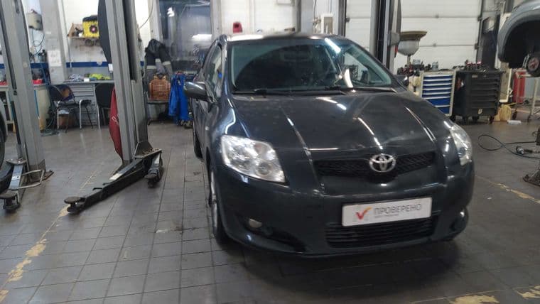 Toyota Auris 2008 года, 160 507 км - вид 2