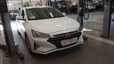 Hyundai Elantra 2020 года, 170 872 км - вид 2