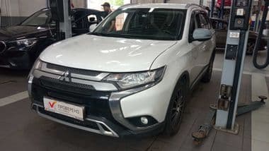 Mitsubishi Outlander 2018 года, 118 223 км - вид 1