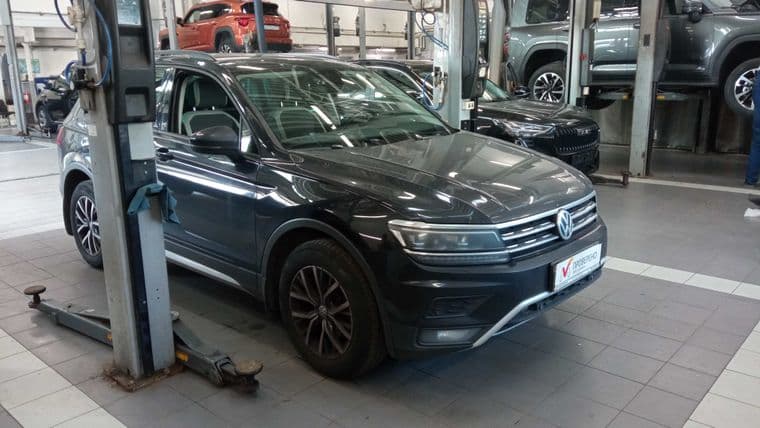 Volkswagen Tiguan 2019 года, 145 467 км - вид 2