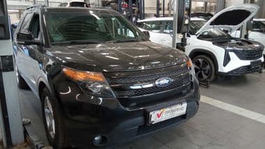 Ford Explorer 2014 года, 108 038 км - вид 2