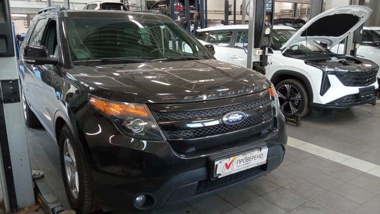 Ford Explorer 2014 года, 108 038 км - вид 2
