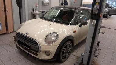 MINI Cooper 2016 года, 100 000 км - вид 1