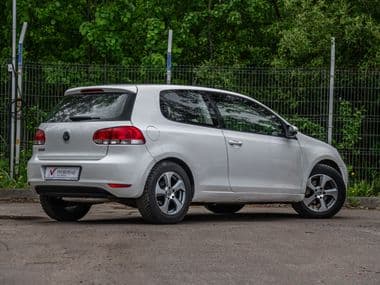 Volkswagen Golf 2011 года, 138 000 км - вид 2