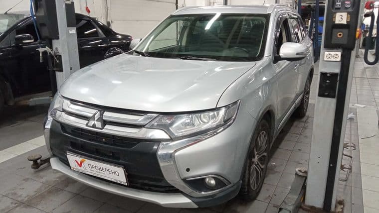 Mitsubishi Outlander, 2015