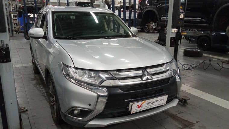 Mitsubishi Outlander, 2015 - вид 2