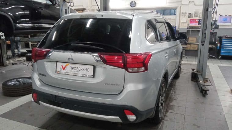 Mitsubishi Outlander, 2015 - вид 3