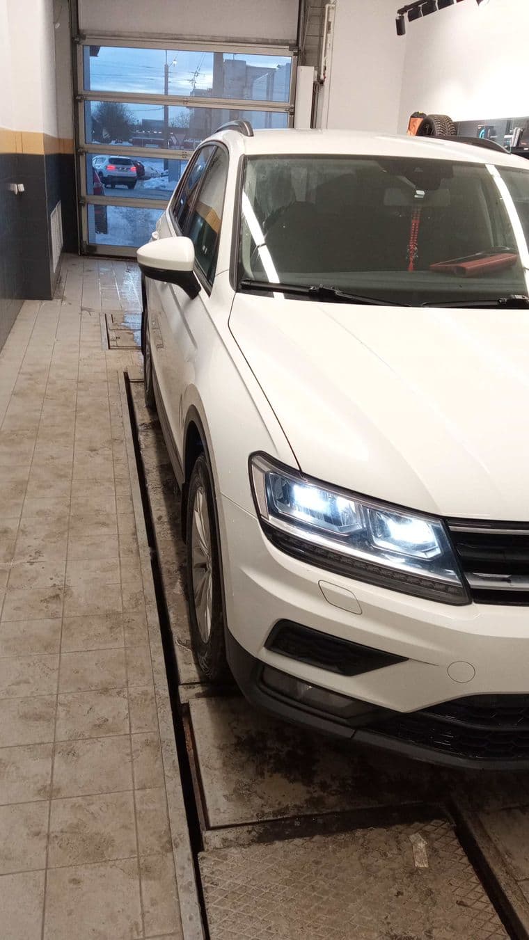 Volkswagen Tiguan 2020 года, 111 850 км - вид 2