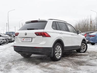 Volkswagen Tiguan 2020 года, 111 850 км - вид 2