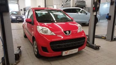 Peugeot 107 2010 года, 109 797 км - вид 2