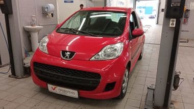 Peugeot 107 2010 года, 109 797 км - вид 1