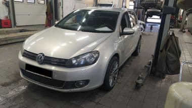 Volkswagen Golf 2011 года, 196 892 км - вид 1