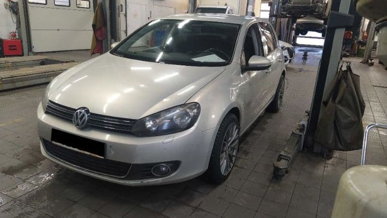 Volkswagen Golf 2011 года, 196 892 км - вид 1