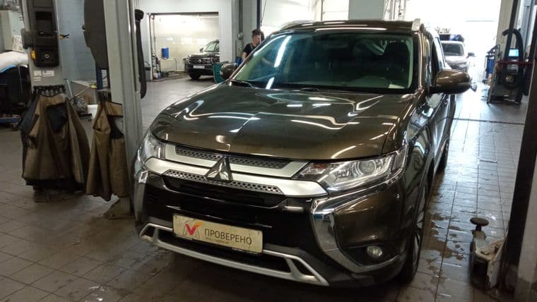 Mitsubishi Outlander, 2020