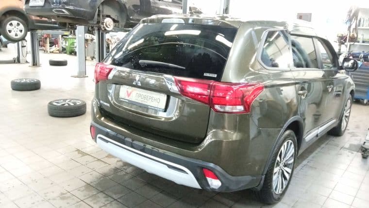 Mitsubishi Outlander, 2020 - вид 2