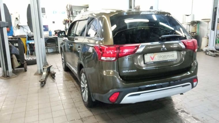 Mitsubishi Outlander, 2020 - вид 3