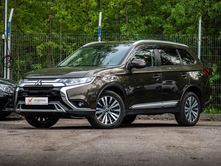 Mitsubishi Outlander, 2020