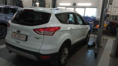 Ford Kuga 2015 года, 129 000 км - вид 2