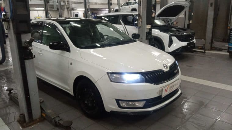 Skoda Rapid 2015 года, 373 319 км - вид 2