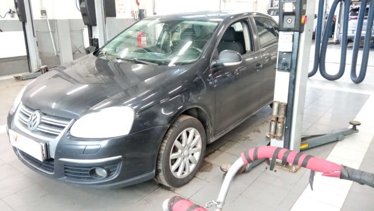 Volkswagen Jetta 2010 года, 274 561 км - вид 1