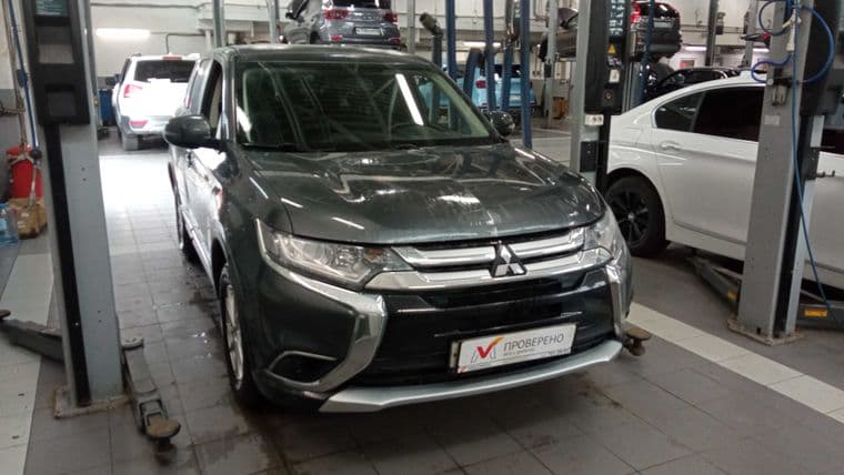 Mitsubishi Outlander, 2018 - вид 1