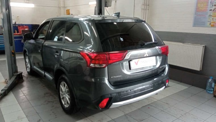 Mitsubishi Outlander, 2018 - вид 3