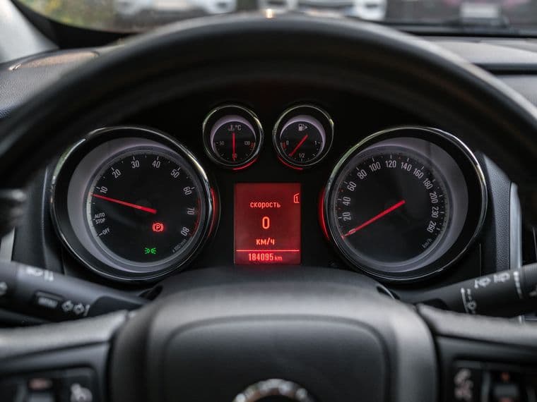 Opel Astra GTC, 2011 - вид 4