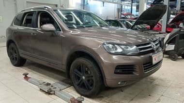 Volkswagen Touareg 2011 года, 465 090 км - вид 2