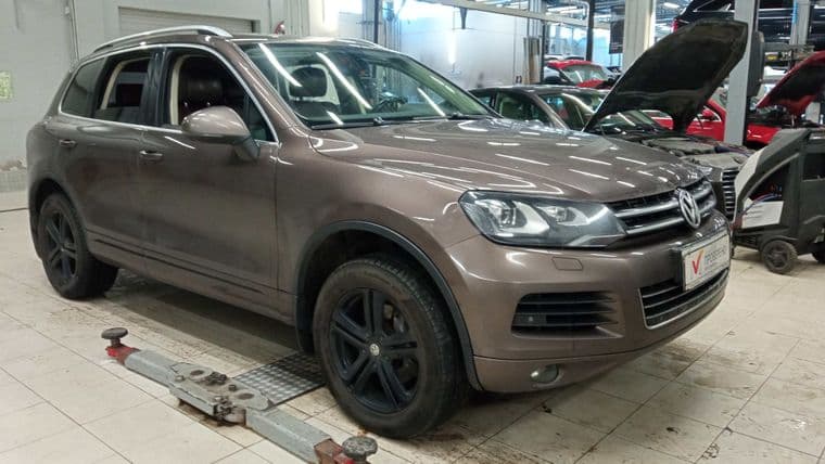 Volkswagen Touareg 2011 года, 465 090 км - вид 2
