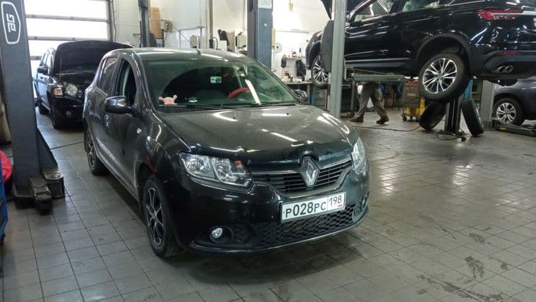 Renault Sandero 2017 года, 95 830 км - вид 2