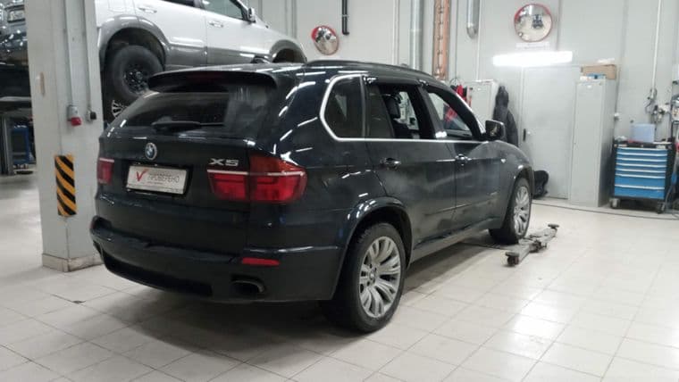 BMW X5, 2010 - вид 2
