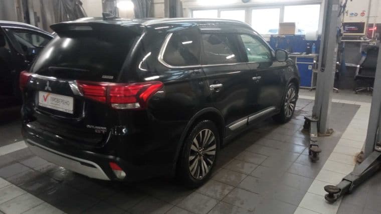 Mitsubishi Outlander, 2019 - вид 2